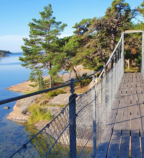Outdoor Barbecue Areas in Stendörren Nature Reserve can be reached by walking suspension bridges.